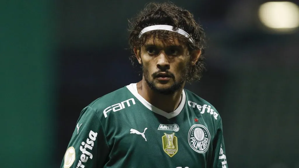 Gustavo Scarpa impõe condição para voltar ao Brasil