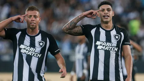 Lucas Fernandes e Luis Henrique. Botafogo x America MG pelo Campeonato Brasileiro no Estadio Niltos Santos. 28 de Maio de 2023, Rio de Janeiro, RJ, Brasil. Foto: Vitor Silva/Botafogo. Imagem protegida pela Lei do Direito Autoral Nº 9.610, DE 19 DE FEVEREIRO DE 1998. Sendo proibido qualquer uso comercial, remunerado e manipulacao/alteracao da obra.