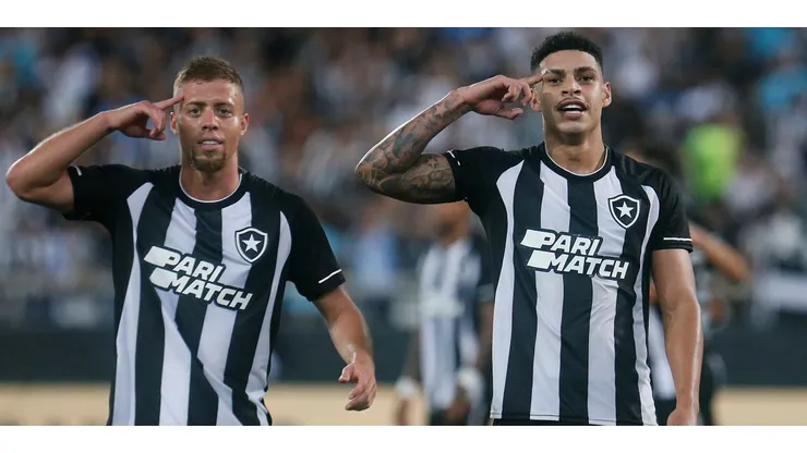 Lucas Fernandes e Luis Henrique. Botafogo x America MG pelo Campeonato Brasileiro no Estadio Niltos Santos. 28 de Maio de 2023, Rio de Janeiro, RJ, Brasil. Foto: Vitor Silva/Botafogo. Imagem protegida pela Lei do Direito Autoral Nº 9.610, DE 19 DE FEVEREIRO DE 1998. Sendo proibido qualquer uso comercial, remunerado e manipulacao/alteracao da obra.