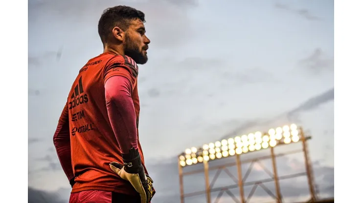 Na mira do Cruzeiro, Matheus Cunha, goleiro do Flamengo, define onde vai jogar