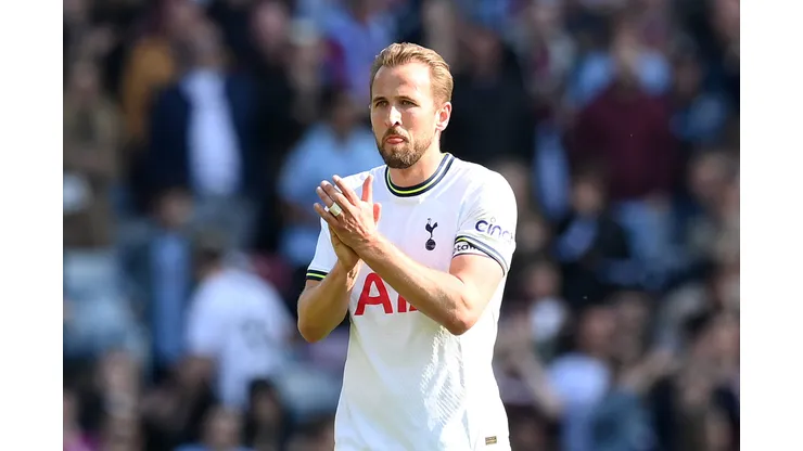 BIRMINGHAM, ENGLAND - MAY 13: Harry Kane of Tottenham Hotspur applauds the fans after the team's defeat during the Premier League match between Aston Villa and Tottenham Hotspur at Villa Park on May 13, 2023 in Birmingham, England. (Photo by Shaun Botterill/Getty Images)