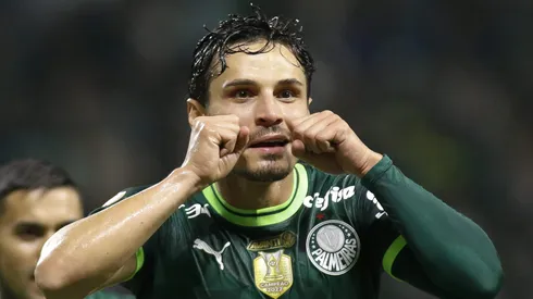 SAO PAULO, BRAZIL - APRIL 29: Raphael Veiga of Palmeiras celebrates after scoring the team's second goal during a match between Palmeiras and Corinthians as part of Brasileirao 2023 at Allianz Parque on April 29, 2023 in Sao Paulo, Brazil. (Photo by Miguel Schincariol/Getty Images)