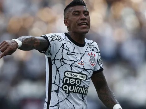 Dois clubes da Serie A do futebol brasileiro disputam a contratação de Paulinho, do Corinthians