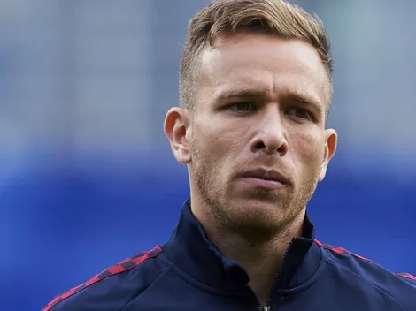 Grêmio? Palmeiras? Flamengo? Arthur anuncia saída do Liverpool e revela onde vai jogar