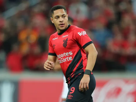 "Substituto de Busquets"; Barcelona não para em Vitor Roque e quer anunciar badalado meio-campista do futebol brasileiro