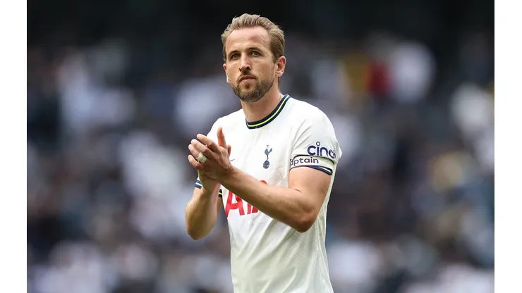 LONDON, ENGLAND - MAY 20: Harry Kane of Tottenham Hotspur applauds the fans after the Premier League match between Tottenham Hotspur and Brentford FC at Tottenham Hotspur Stadium on May 20, 2023 in London, England. (Photo by Julian Finney/Getty Images)