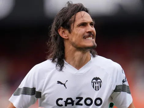 Cavani é liberado pelo Valencia e tem 'caminho livre' para assinar com gigante do futebol brasileiro