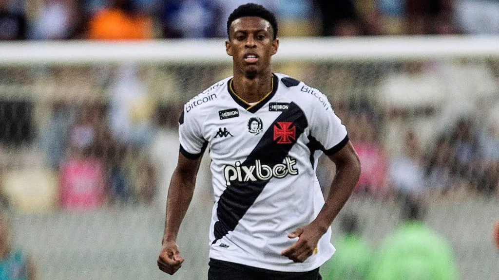 O defensor irá retornar para o futebol francês (Foto: Daniel Ramalho/Vasco/Divulgação)