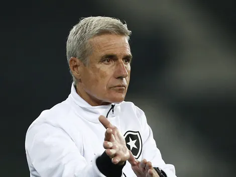 Em fim de contrato com o Botafogo, Luis Castro deixa o Al-Hilal 'de lado' abre conversas para assinar contrato com gigante do futebol brasileiro