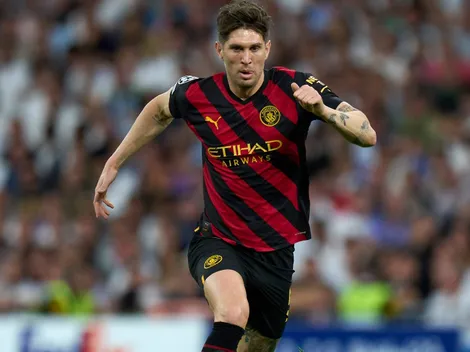 John Stones não fica em cima do muro e escolhe entre Lionel Messi e Cristiano Ronaldo