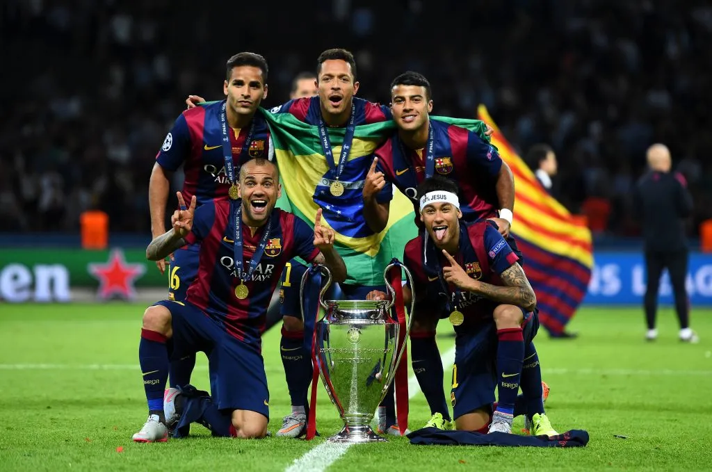 Douglas, Adriano, Rafinha, Dani Alves e Neymar (Photo by Laurence Griffiths/Getty Images)
