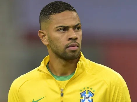 Renan Lodi toma decisão crucial, e seu futuro deve ser decidido em breve; Corinthians e Flamengo estão de olho no lateral