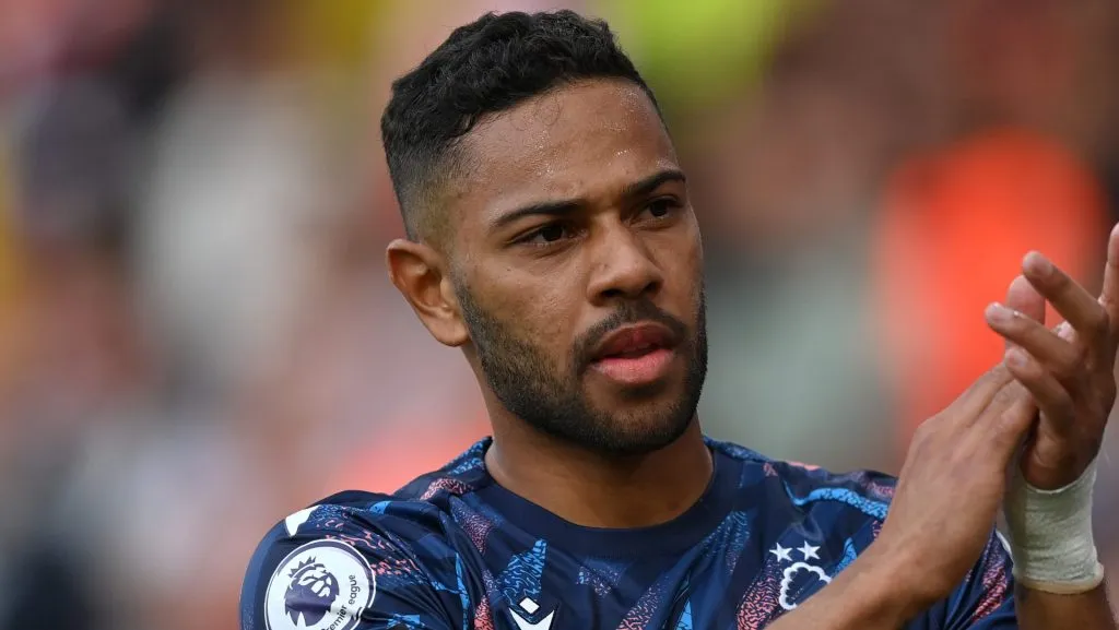 Renan Lodi surpreende e decide assinar com gigante do futebol brasileiro; valores na casa dos R$ 104 milhões