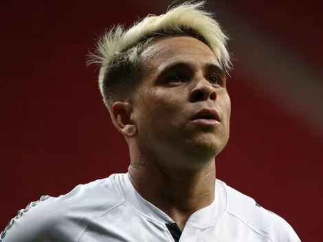 Gigante do futebol brasileiro 'atravessa' o Corinthians e abre negociações por Soteldo, que fica mais perto de deixar o Santos