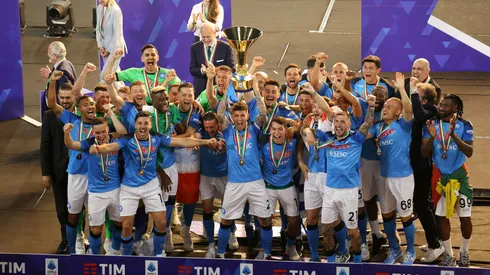 NAPLES, ITALY - JUNE 04: Giovanni Di Lorenzo of SSC Napoli lifts the Serie A trophy following the Serie A match between SSC Napoli and UC Sampdoria at Stadio Diego Armando Maradona on June 04, 2023 in Naples, Italy. (Photo by Francesco Pecoraro/Getty Images)
