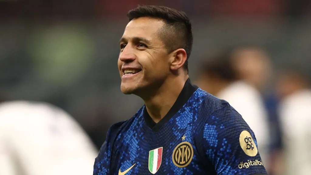 Alexis Sánchez surpreende e aceita assinar contrato de dois anos com gigante do futebol brasileiro