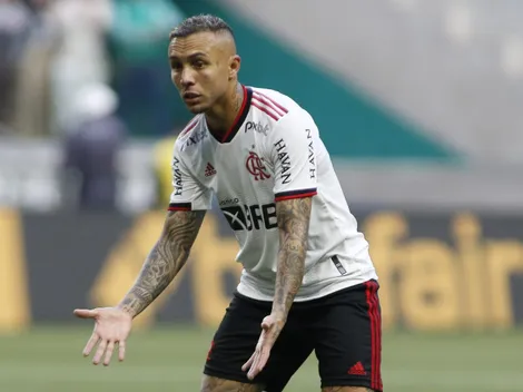 Jogador do Flamengo deixa o clube e acerta com o Bragantino; torcida protesta contra Sampaoli: "É melhor que Everton Cebolinha"