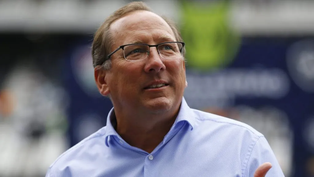 Dono do Botafogo, John Textor 'entra em cena' e oficializa proposta de R$ 80 milhões para fechar com estrela do Flamengo