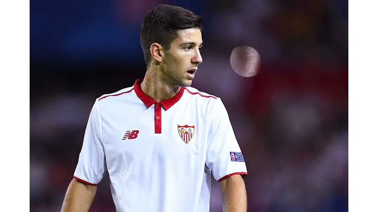 SEVILLE, SPAIN - SEPTEMBER 27: Luciano Vietto of Sevilla FC looks on during the UEFA Champions League Group H match between Sevilla FC and Olympique Lyonnais at the Ramon Sanchez-Pizjuan stadium on September 27, 2016 in Seville, Spain . (Photo by David Ramos/Getty Images)