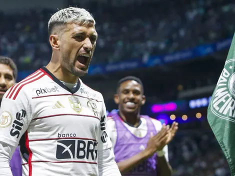 Atitude de Arrascaeta gera incomodo e torcida detona o jogador na web; "era pra estar concentrando"