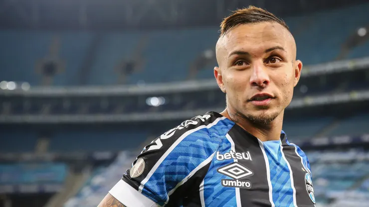 Foto: Pedro H. Tesch/AGIF - Everton do Flamengo foi revelado pelo Grêmio