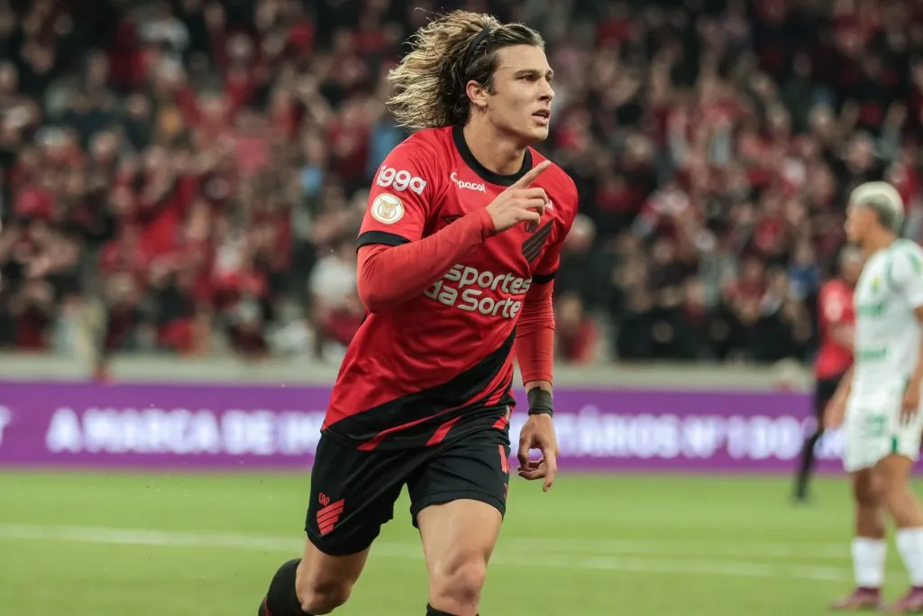 Agustín Canobbio peo Athletico Paranaense durante jogo contra o Cuiabá. Foto: Robson Mafra/AGIF