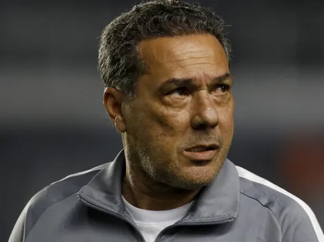 Jogadores do Corinthians entram em "rota de colisão" com Luxemburgo após eliminação