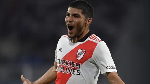 CORDOBA, ARGENTINA – OCTOBER 21: Robert Rojas of River Plate celebrates after scoring his team's first goal during a match between Talleres and River Plate as part of Torneo Liga Profesional 2021 at Mario Alberto Kempes Stadium on October 21, 2021 in Cordoba, Argentina. (Photo by Hernan Cortez/Getty Images)