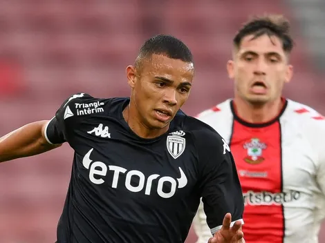 Gigante da Premier League tenta a contratação de Vanderson, ex-Grêmio