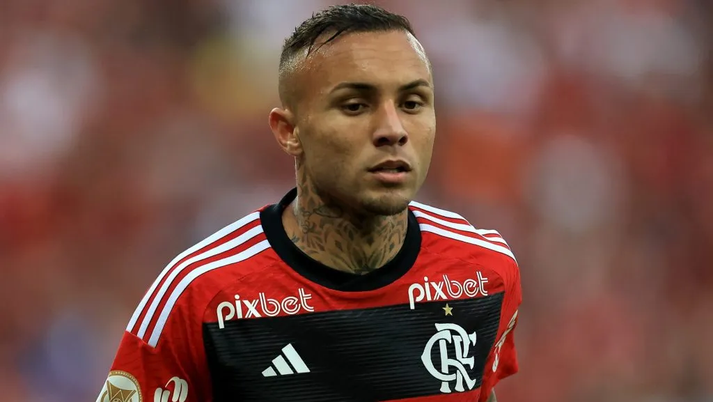Técnico de gigante do futebol brasileiro pede ao clube a contratação do atacante Everton Cebolinha, do Flamengo