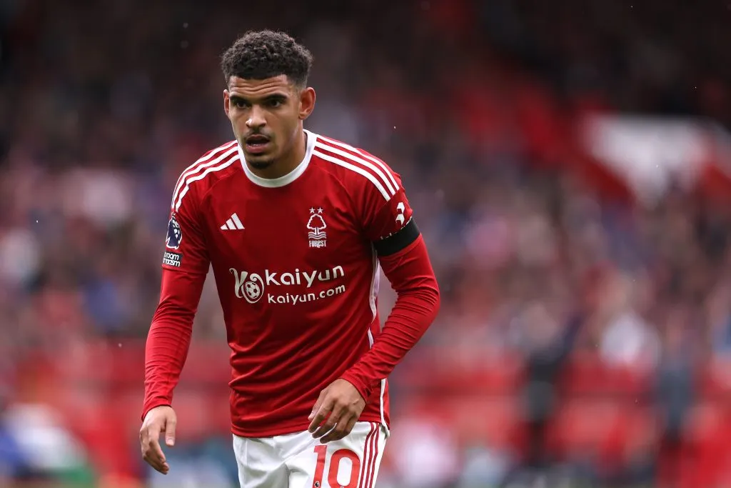 Morgan Gibbs-White em jogo pelo Nottingham Forest (Photo by Alex Pantling/Getty Images)