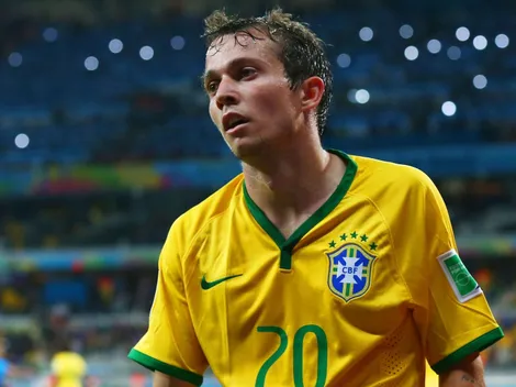 Última hora (24/10): Gigante do futebol brasileiro projeta compra de Bernard, ex-Seleção