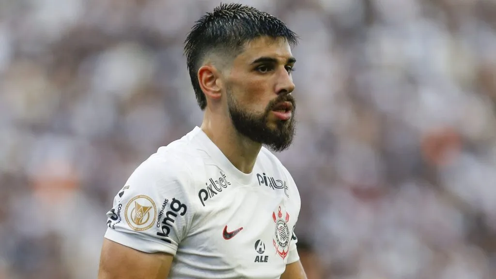 Bruno Méndez acerta salário de R$ 650 mil por mês com rival do Corinthians