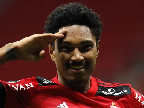 Gigante do futebol brasileiro pode fechar com o atacante Vitinho, ex-Flamengo
