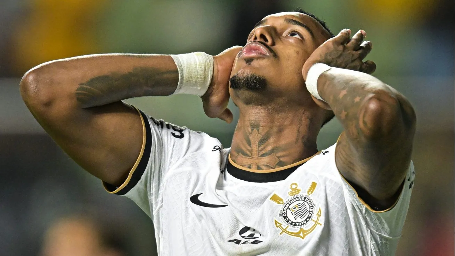 BELO HORIZONTE, BRAZIL – SEPTEMBER 18: Raul Gustavo of Corinthians reacts during a match between America and Corinthians as part of Brasileirao 2022 at Independencia Stadium on September 18, 2022 in Belo Horizonte, Brazil. (Photo by Pedro Vilela/Getty Images)