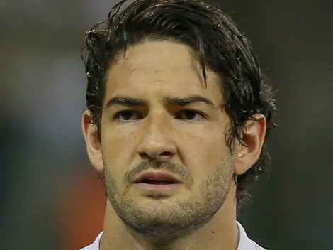 Pato encaminha saída do São Paulo e pode assinar contrato com arquirrival do Tricolor