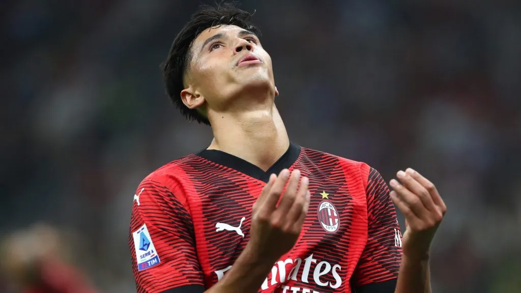 Tijjani Reijnders em jogo do Milan. Foto: Marco Luzzani/Getty Images