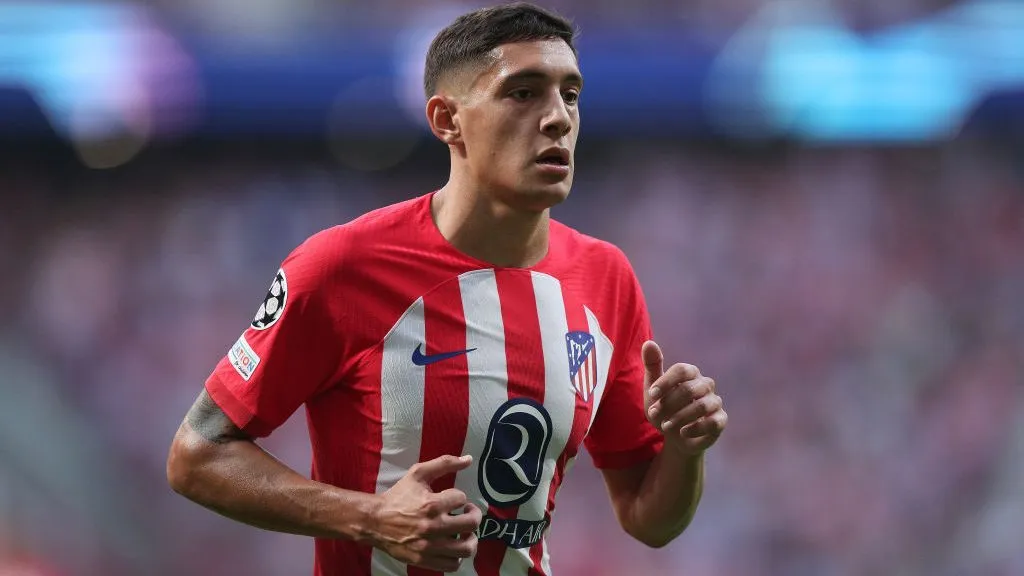 Nahuel Molina em jogo do Atlético de Madrid. Foto: Gonzalo Arroyo Moreno/Getty Images