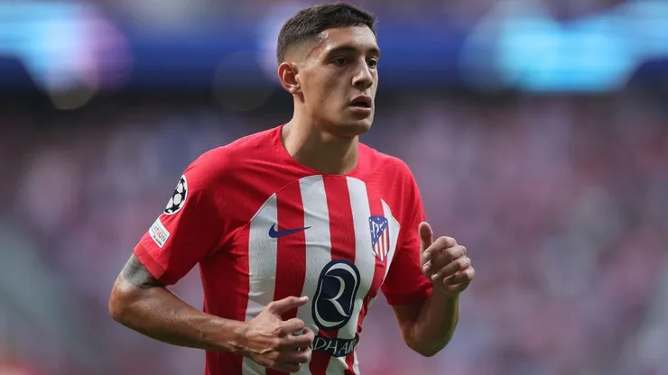 Nahuel Molina em jogo do Atlético de Madrid. Foto: Gonzalo Arroyo Moreno/Getty Images