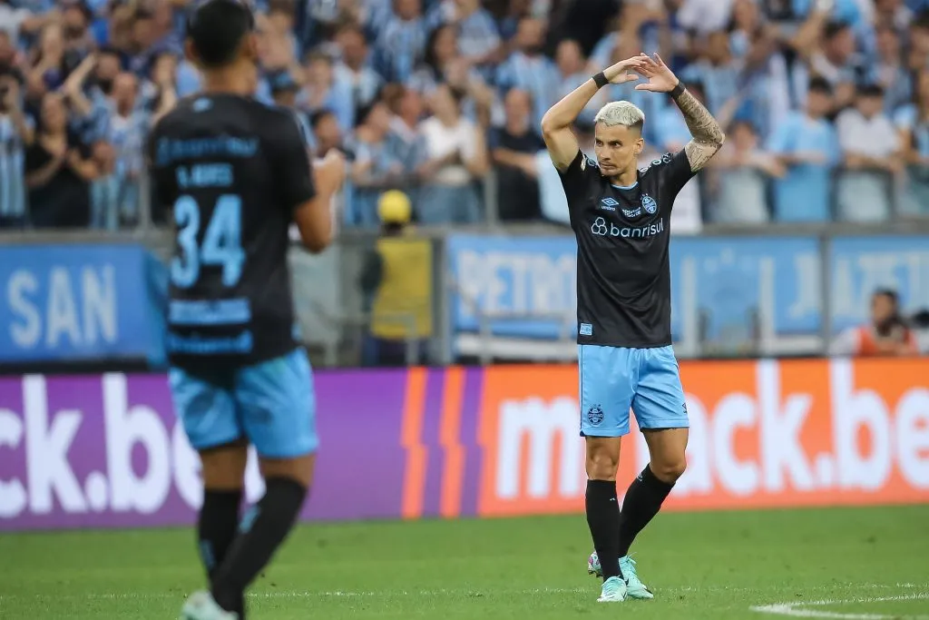 Ferreirinha celebra gol pelo Grêmio. (Photo by Pedro H. Tesch/Getty Images)