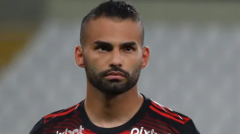 LIMA, PERU - APRIL 05: Thiago Maia of Flamengo looks on prior to a match between Sporting Cristal and Flamengo as part of Copa CONMEBOL Libertadores 2022 at Estadio Nacional de Lima on April 5, 2022 in Lima, Peru. (Photo by Leonardo Fernandez/Getty Images)