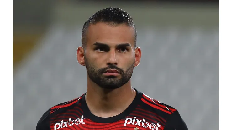 LIMA, PERU - APRIL 05: Thiago Maia of Flamengo looks on prior to a match between Sporting Cristal and Flamengo as part of Copa CONMEBOL Libertadores 2022 at Estadio Nacional de Lima on April 5, 2022 in Lima, Peru. (Photo by Leonardo Fernandez/Getty Images)