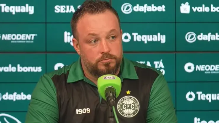 Guilherme Bossle: técnico interino exaltou jovem do Coritiba (Foto: Reprodução/YouTube)