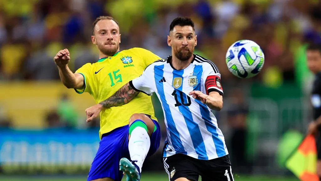 Diniz está pressionado: Seleção Brasileira cai no ranking da FIFA e ocupa pior posição em 7 anos; Lista foi atualizada (Photo by Buda Mendes/Getty Images)