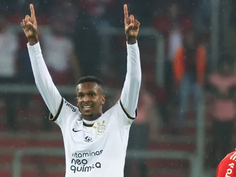 Jô desiste da aposentadoria e reforça equipe após 11 meses longe dos gramados