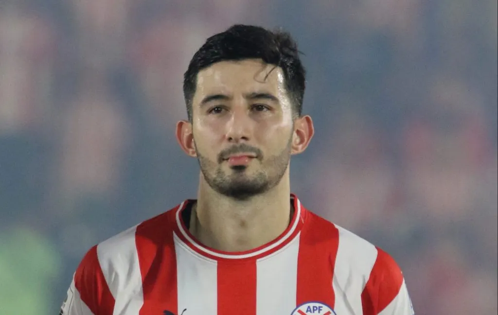 Suárez não é o único! Empresário confirma proposta e Villasanti pode deixar o Grêmio nos próximos dias (Photo by Christian Alvarenga/Getty Images)