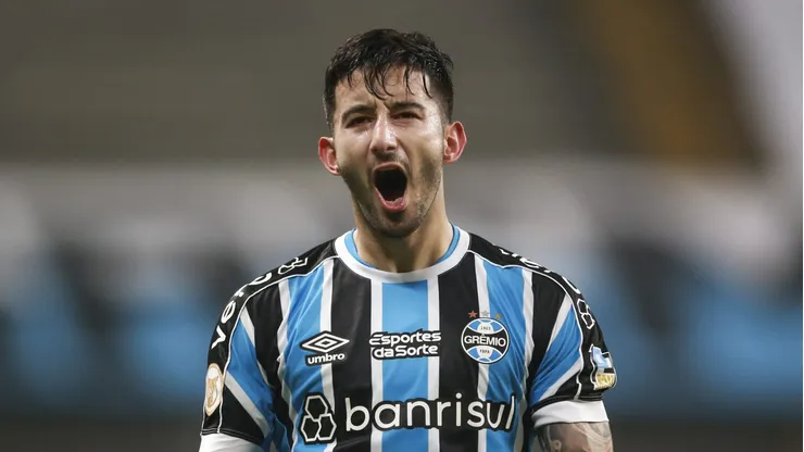 Suárez não é o único! Empresário confirma proposta e Villasanti pode deixar o Grêmio nos próximos dias (Photo by Fernando Alves/Getty Images)