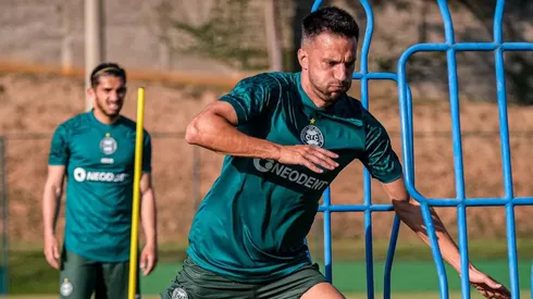 Samaris: grego está de saída do Coritiba (Foto: Gabriel Thá/ Coritiba/ Divulgação)