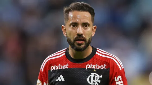 Éverton Ribeiro frustra o SPFC e escolhe em qual clube vai jogar em 2024 (Photo by Pedro H. Tesch/Getty Images)