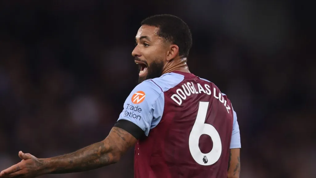 Mais um na briga, R$495 MILHÕES: Douglas Luiz entra no radar e gigante do Big-Six quer dar chapéu no Arsenal (Photo by Nathan Stirk/Getty Images)